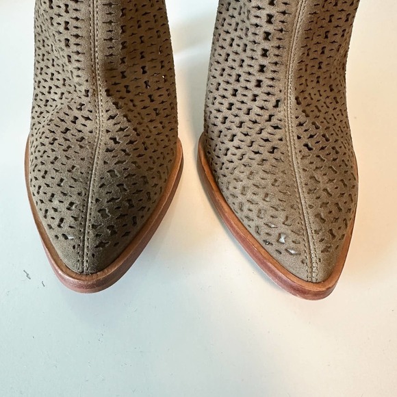 Vince Camuto Suede Laser Cut Perforated Block Heel Bootie Size 9 - Picture 5 of 10
